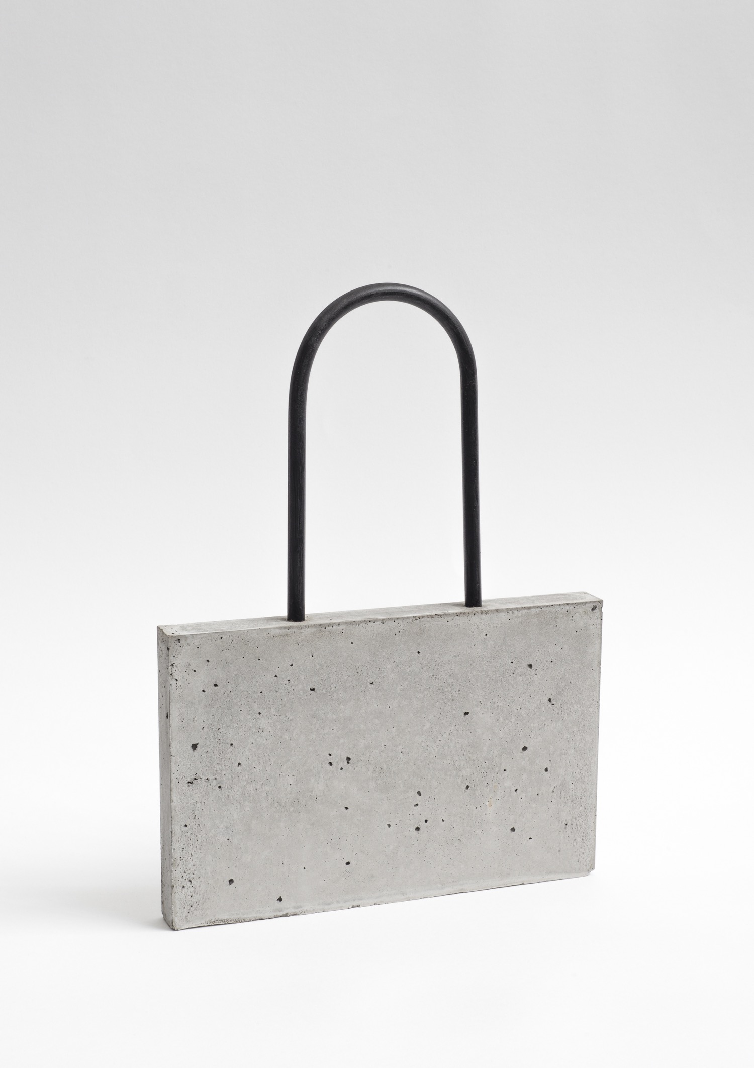 6 Handbag.Beton.Stahl.43,5x32x3cm.2018